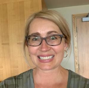 Meet your Posher, Larissa